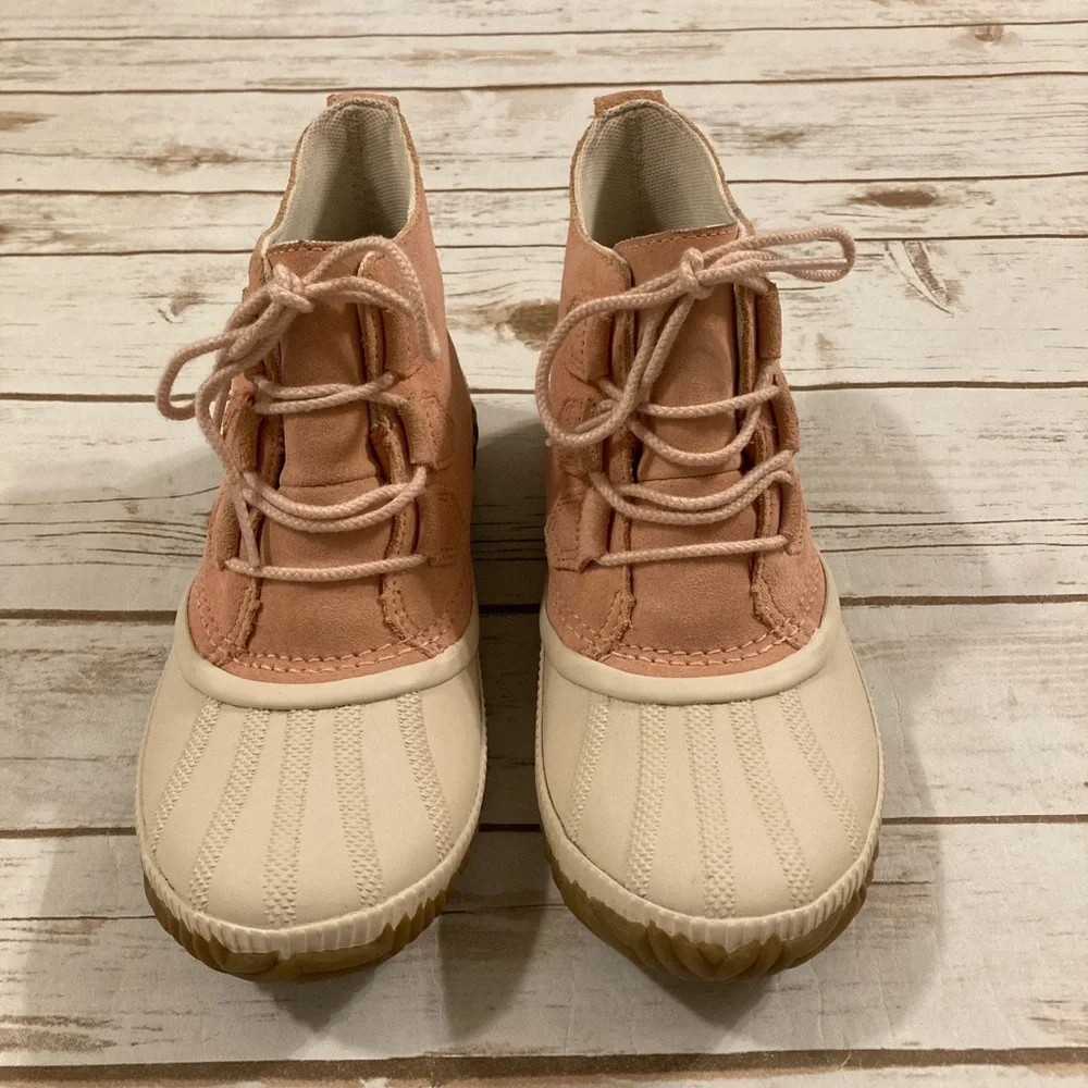Sorel Women’s Boots Pink & Cream Out N About Waterproof Lace Up Size 8